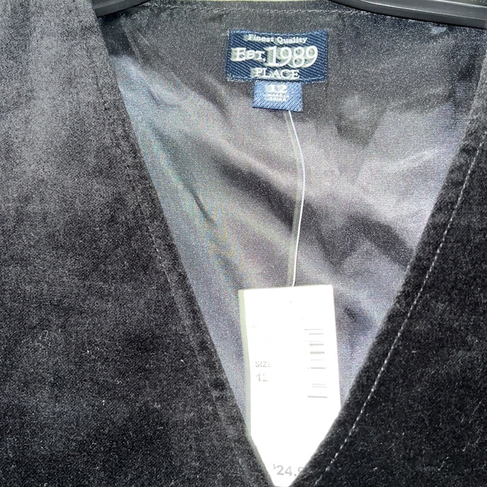 NEW CHILDREN’S PLACE BOYS VELVET BLK VEST SZ 12. - Picture 2 of 4